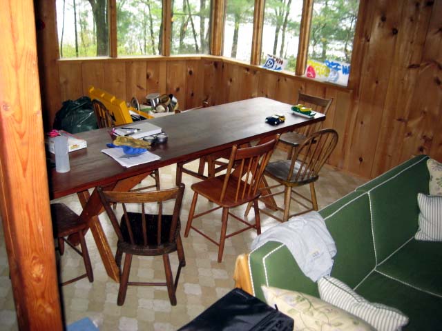 cabin-dining-room