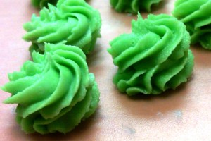 Green buttercream rosettes